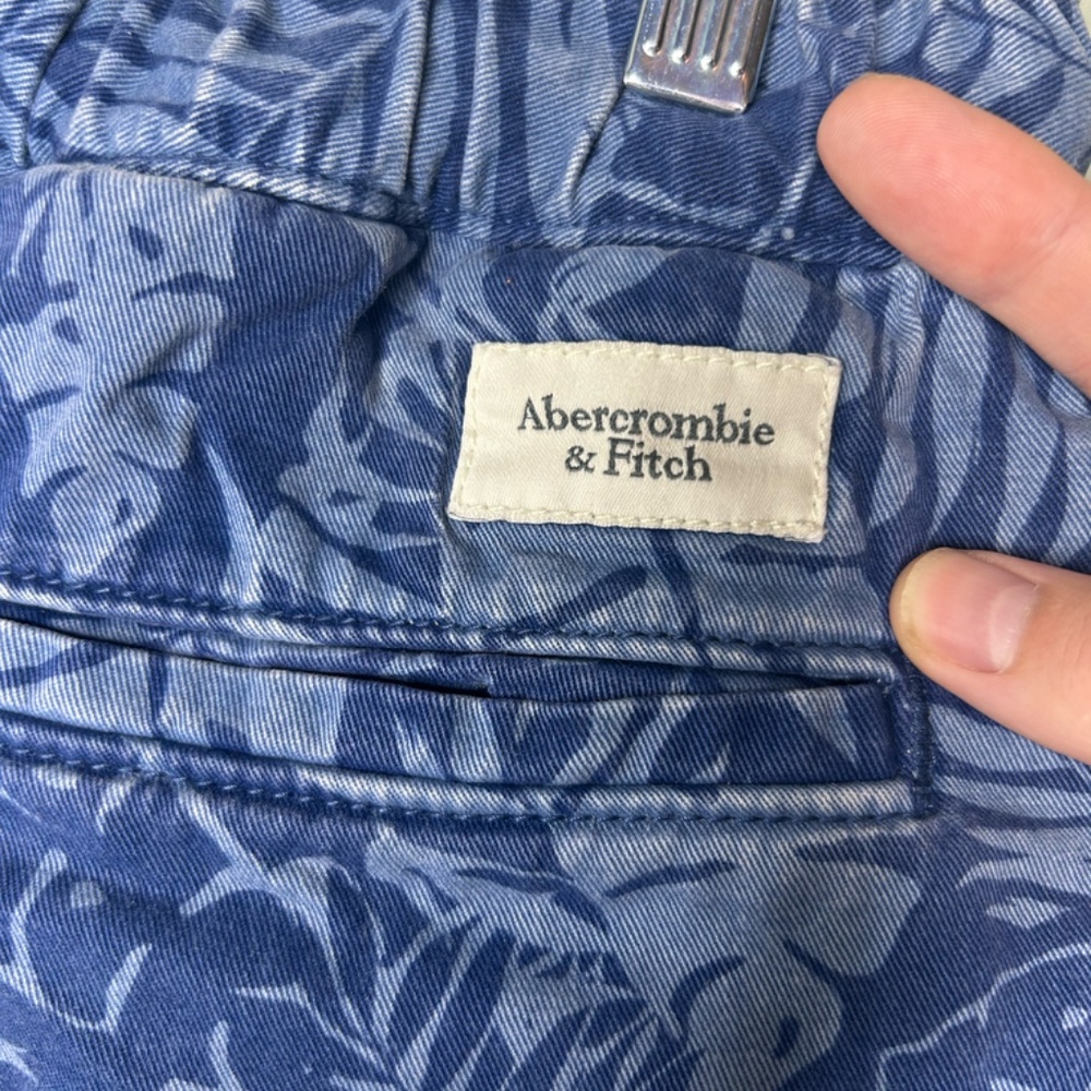 Men's Abercombie & Fitch blue tropical floral drawstring 3 pocket shorts - Picture 4 of 8